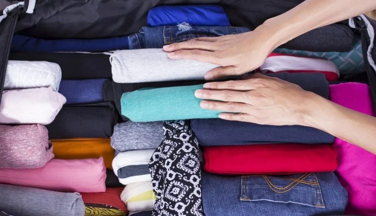 tips packing gulung pakaian