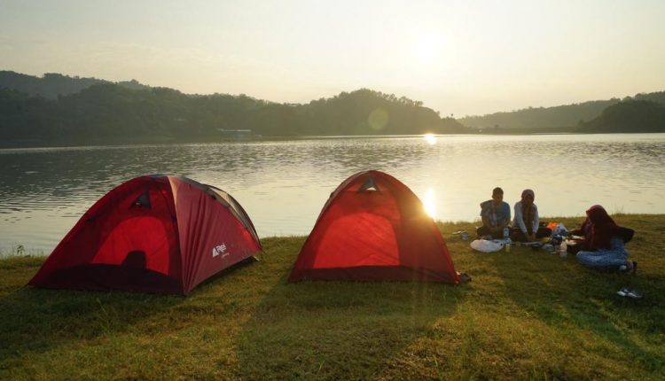 rekomendasi spot camping di jogja waduk sermo