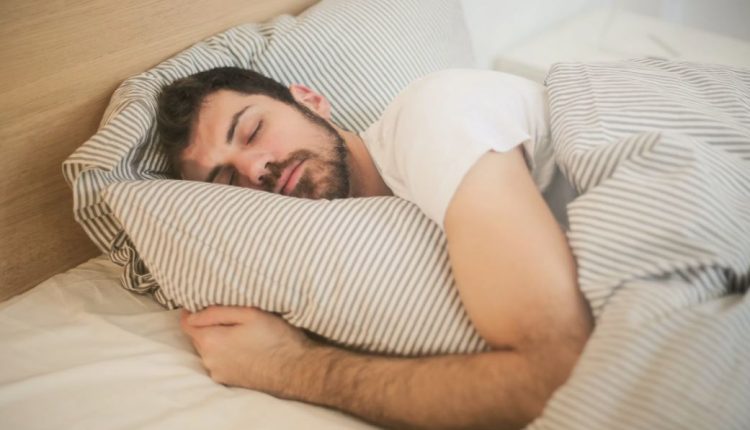 tips mengatasi ngorok mengubah posisi tidur