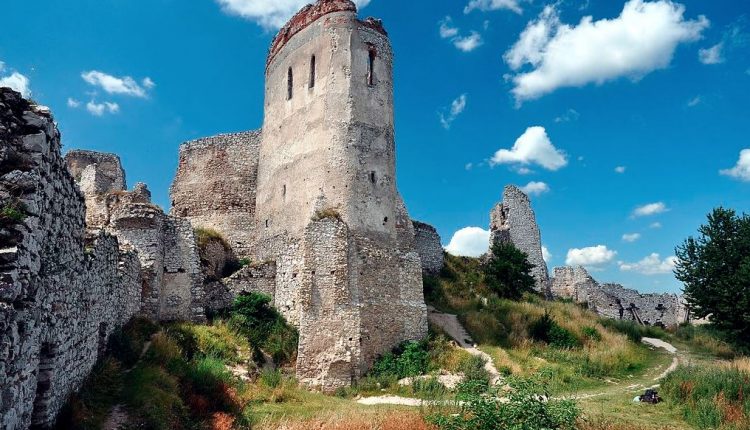 Kastil Cachtice kisah kastil berhantu di dunia