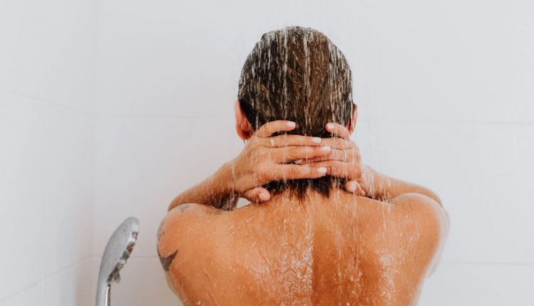 cara mengatasi eksim mandi dengan air hangat
