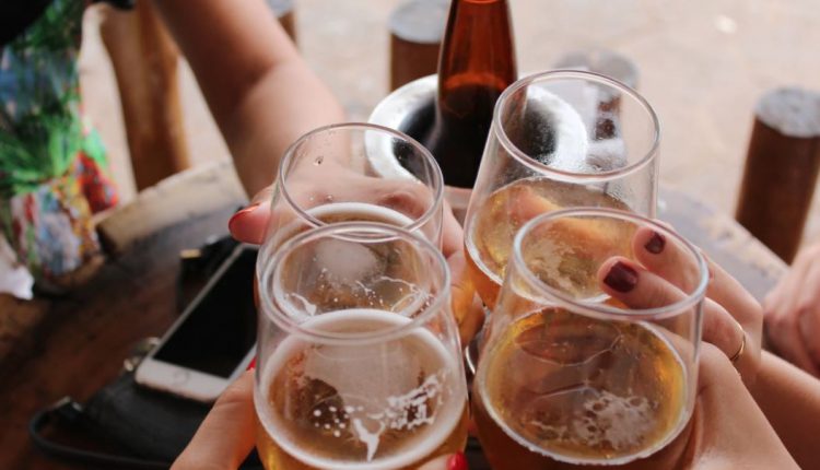 Hindari minuman beralkohol tips jaga kesehatan hati