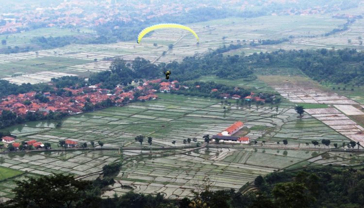 Gunung Panten, Majalengka spot paralayang terbaik di Indonesia