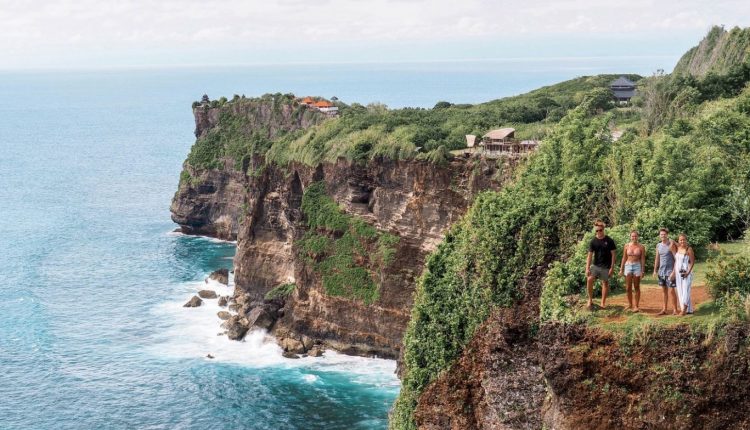 spot piknik di Bali karang bima cliff