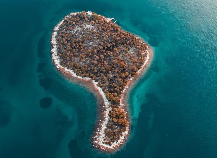 pulau dengan bentuk paling aneh