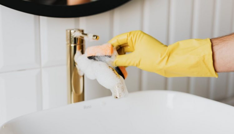Basmi noda karat tips membersihkan kamar mandi