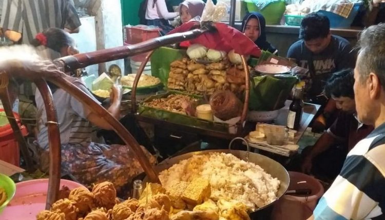 Sego Resek kuliner legendaris Malang
