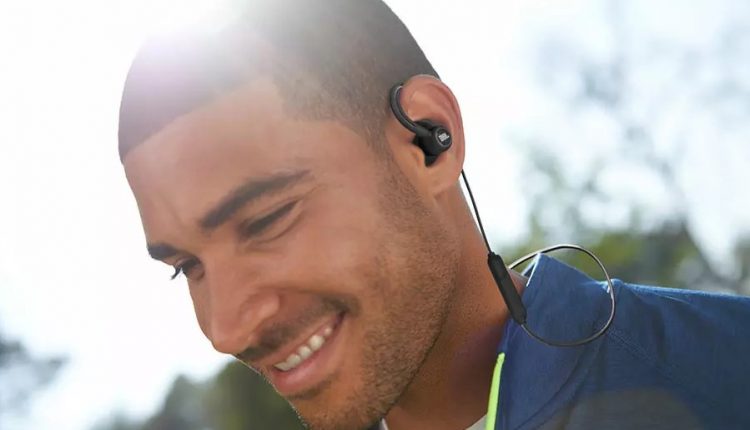 JBL Reflect Contour rekomendasi earphone olahraga