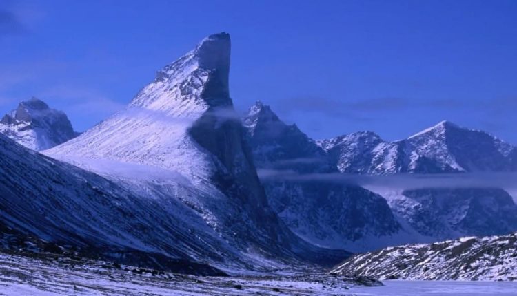 tempat wisata ekstrem Gunung Thor, Kanada