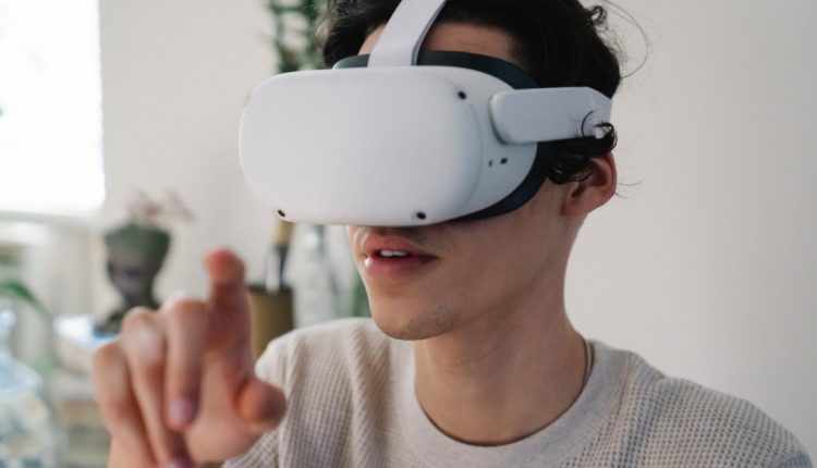 Virtual reality tren teknologi 2022