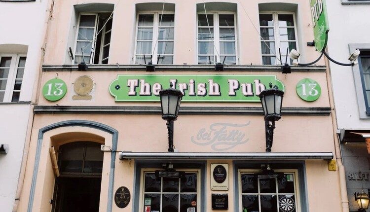 perayaan Jumat Agung pub ditutup di Irlandi