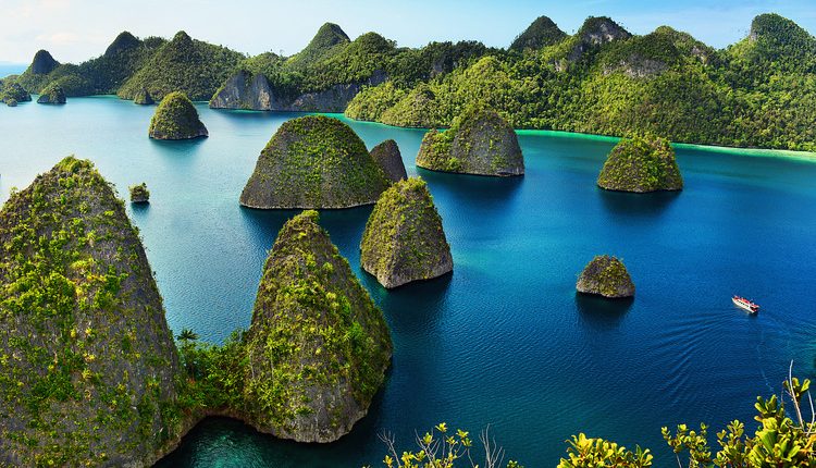 tempat wisata kebanggaan Indonesia raja ampat
