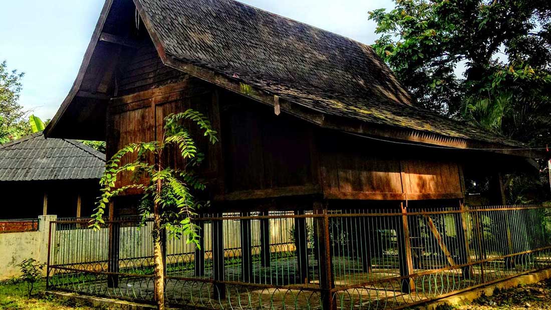 Saung Ranggon Wisata di Bekasi dan Sekitarnya