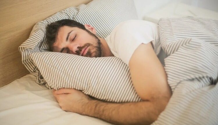 cara mengatasi jet lag tidur yang cukup