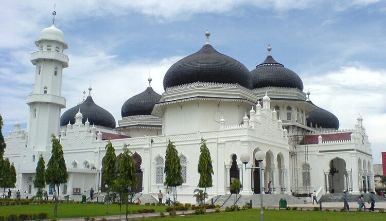 wisata sejarah di Indonesia Masjid Baiturrahman
