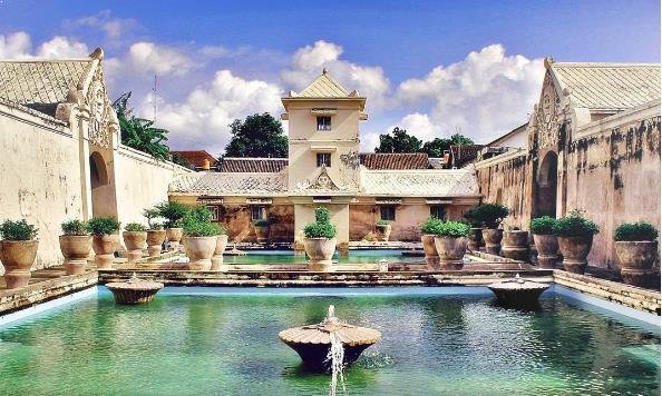 historical places in indonesia taman sari water castle yogyakarta