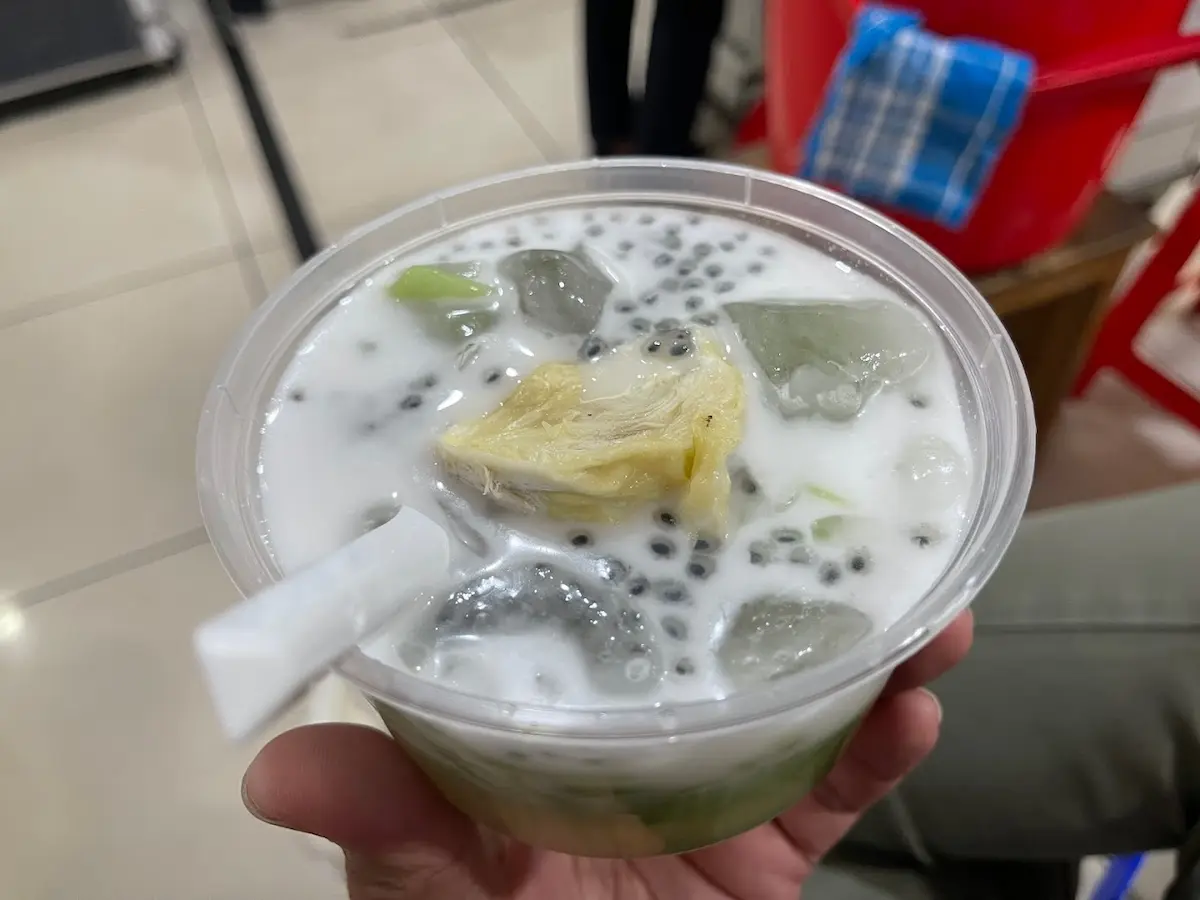 Gambar ilustrasi es dawet telo ungu dalam menikmati es dawet telo ungu di berbagai kesempatan