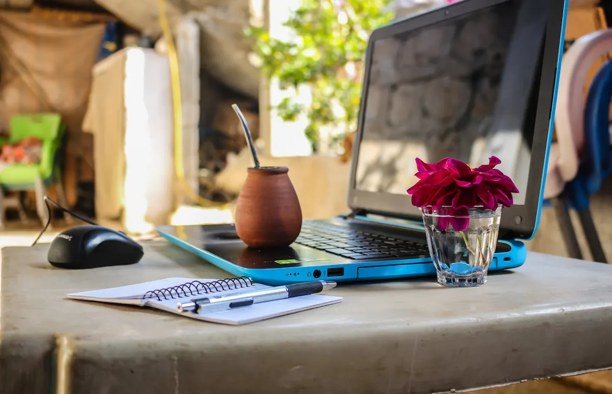 Digital Nomad Checklist Essential Tips for Traveling Workers