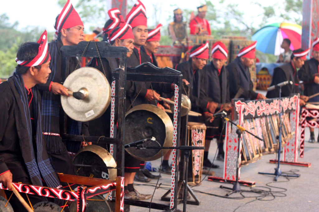 Mengenal Beragam Tradisi Dan Budaya Masyarakat Toba, Unik Dan Bikin Kagum!