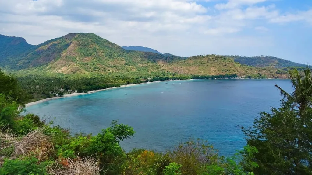 Discovering the Tropical Paradise of Senggigi Beach Lombok