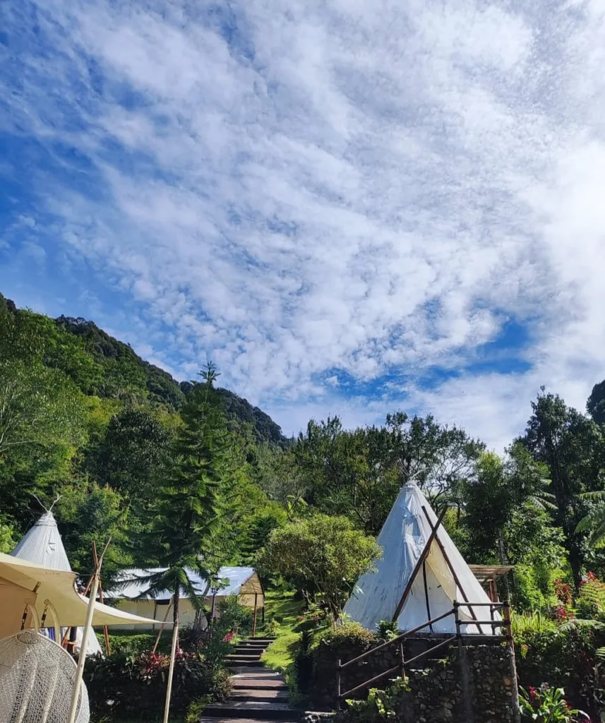 19 Rekomendasi Camping dan Glamping di Puncak