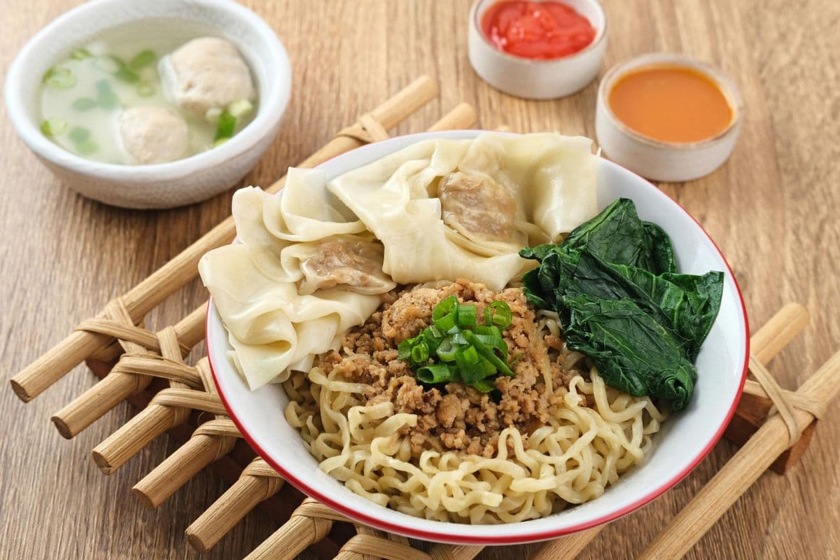 Kuliner Pasar Cihapit Bandung: Jajanan Kekininan di Pasar Tradisional!